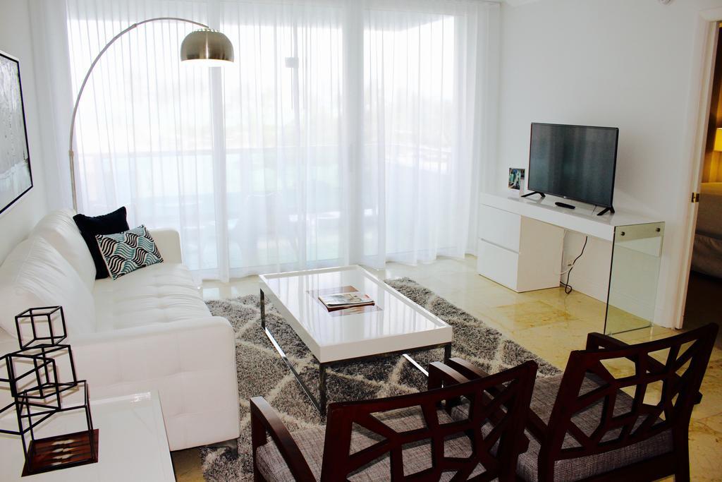 Oceanfront Contemporary Suites Маями Бийч Стая снимка
